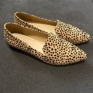 Like new pointed tan Dalmatian print flats